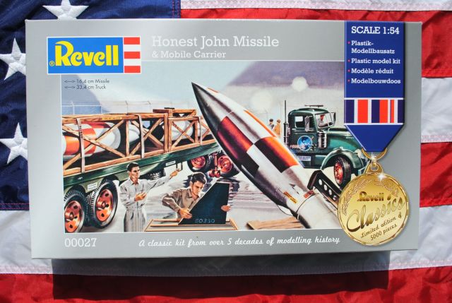 Revell 00027  Honest John Missile & Mobile Carrier